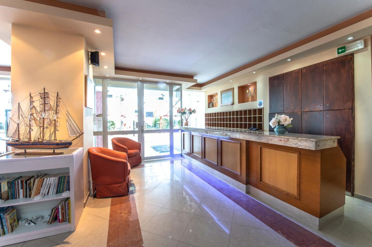 Avra Hotel Méthana المظهر الخارجي الصورة