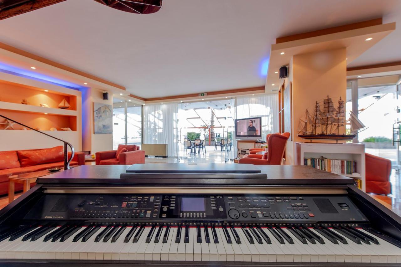 Avra Hotel Méthana المظهر الخارجي الصورة