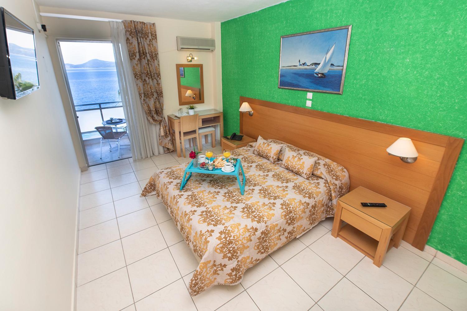 Avra Hotel Méthana الغرفة الصورة